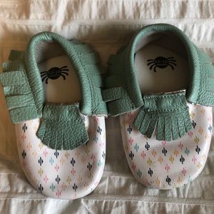 Baby Mocs teal & white